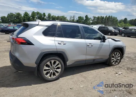 2021 Toyota Rav4 Xle Premium z USA, uszkodzony, nr VIN 2T3A1RFV9MC237579